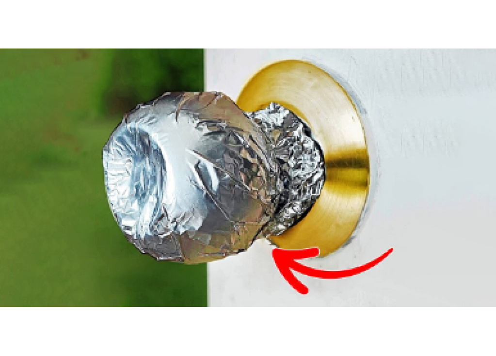 Why put aluminum foil on door knobs